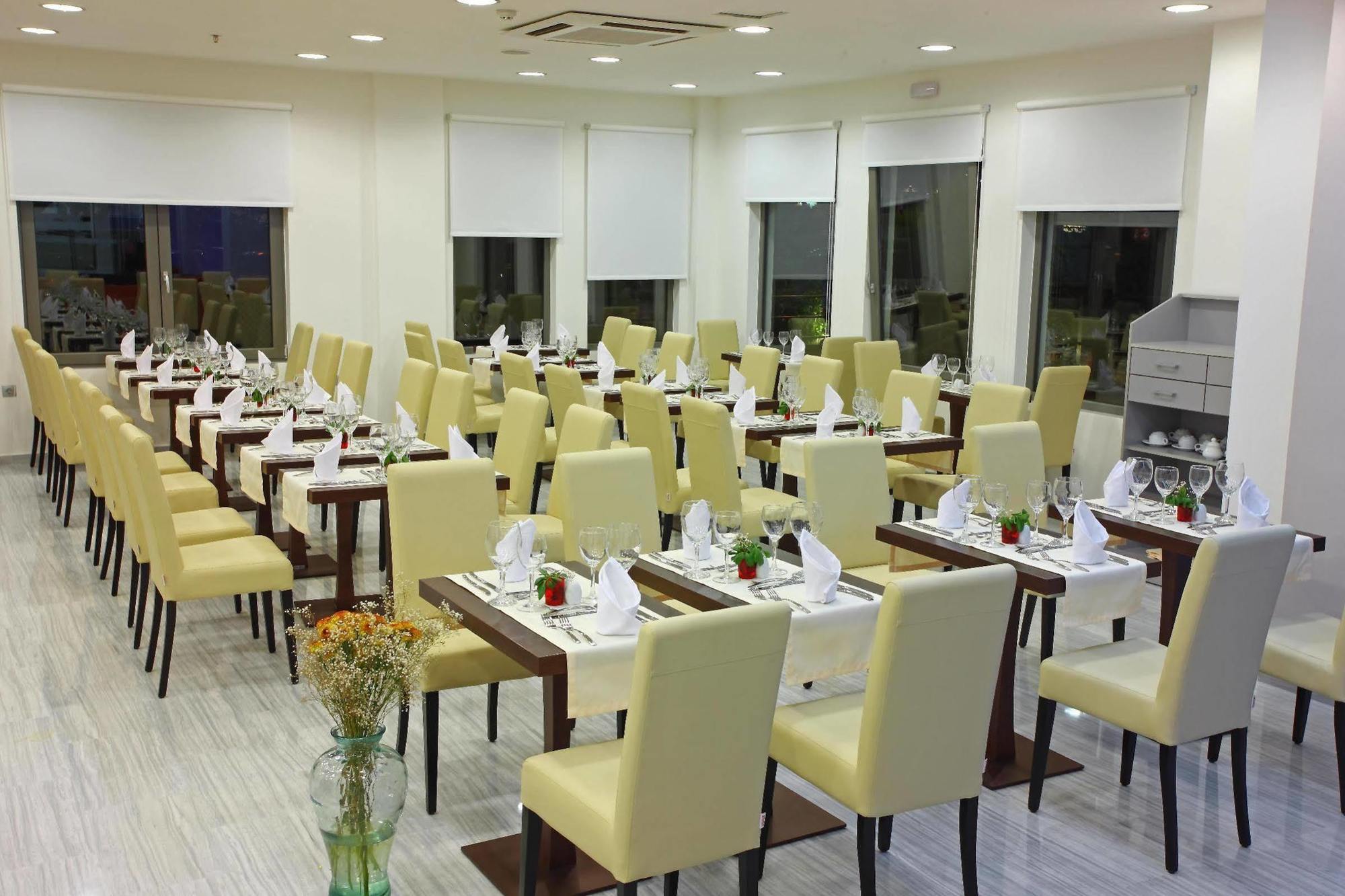 奥林匹克一号酒店 罗希姆诺 餐厅 照片